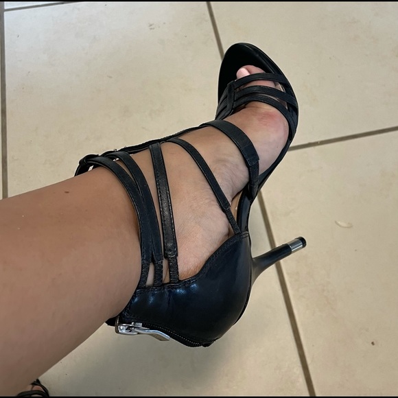 BCBG black high heels sandals - Picture 4 of 7